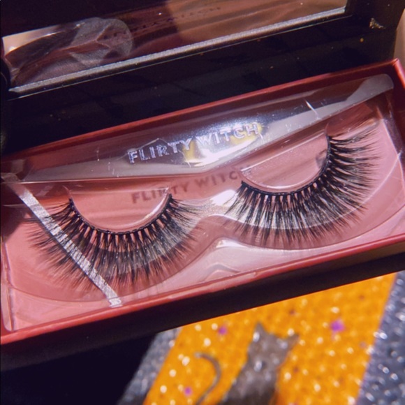 Colourpop x Disney licensed Hocus Pocus Flirty Witch Sarah Collection - Picture 12 of 14